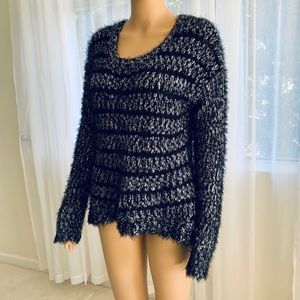 Derek Heart soft, stretchy hi-low sweater, Large